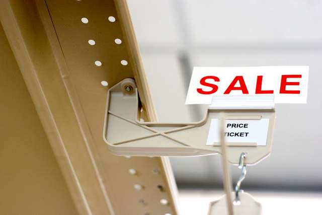 hangs all under screws